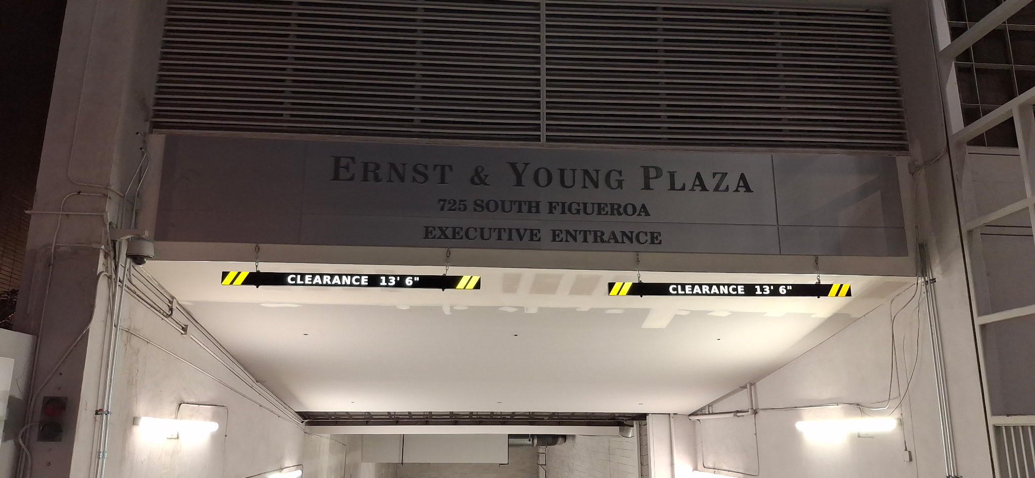 Exterior Ernst and Young Plaza sign identifying 725 South Figueroa and the executive entrance
